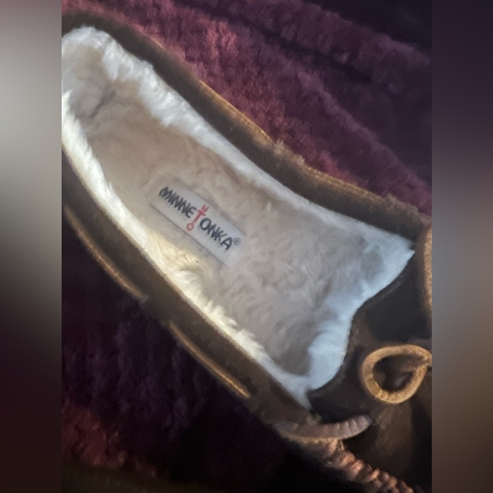 Youth Minnetonka Size 2